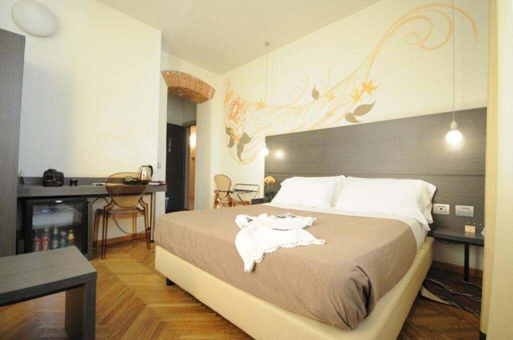 Hotel Tirreno Марина-ди-Масса Экстерьер фото